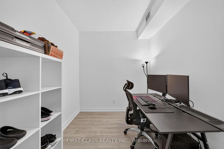 Property Photo:  292 Verdale Crossing N/A 510  ON L6G 0H6 