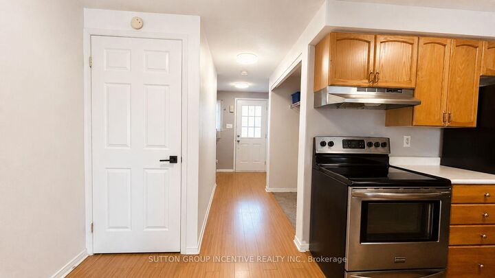 Property Photo:  25 Lions Gate Boulevard  ON L4M 7E3 