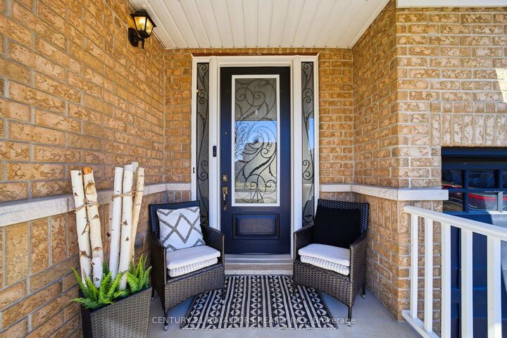 Photo de la propriété:  74 Latimer Avenue  ON L0M 1B5 