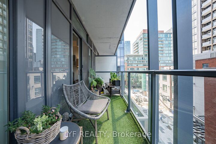 Property Photo: 105 George Street 402 ON M5A 0L4