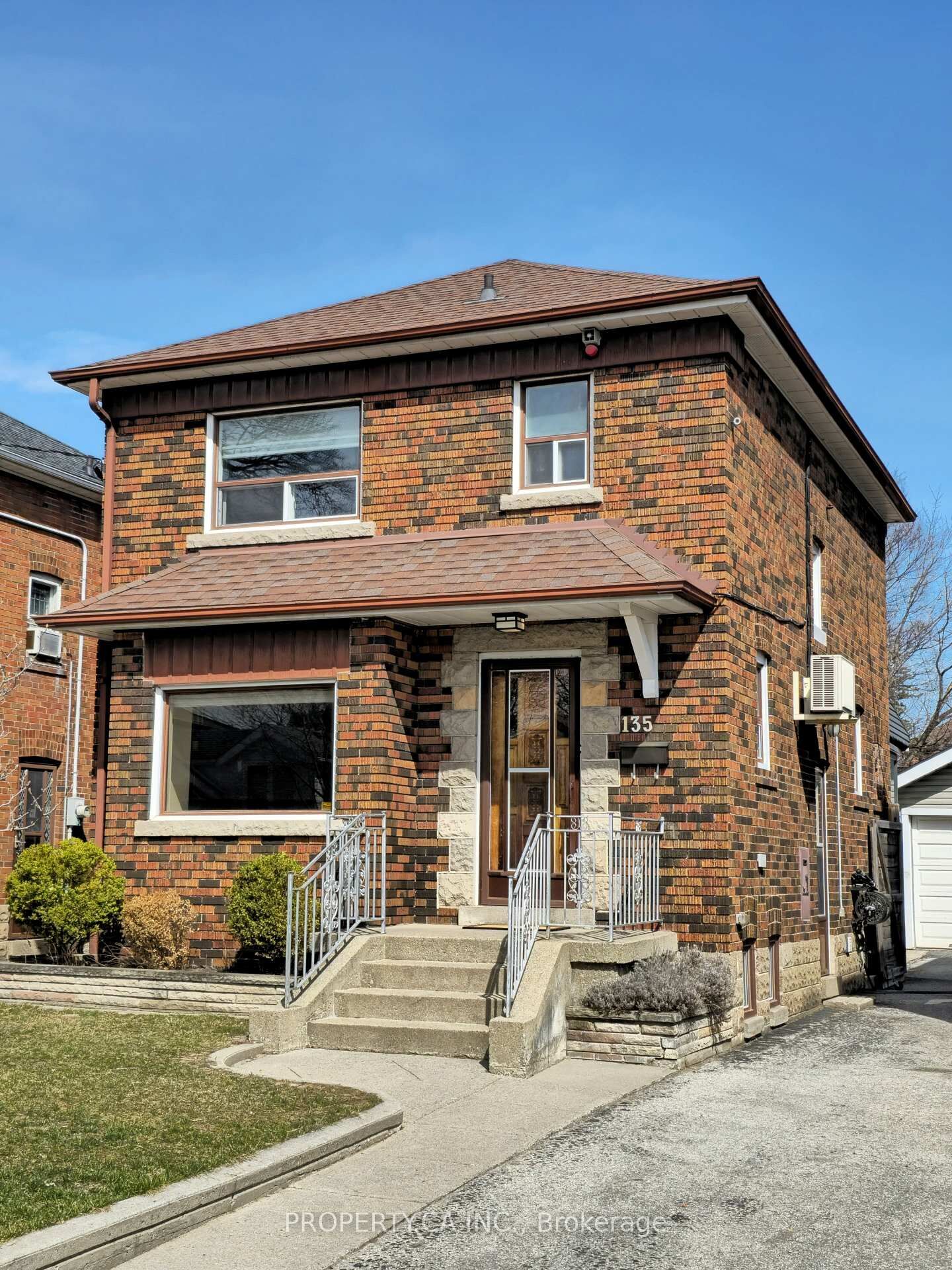 Photo de la propriété:  135 Cadorna Avenue  ON M4J 3X5 