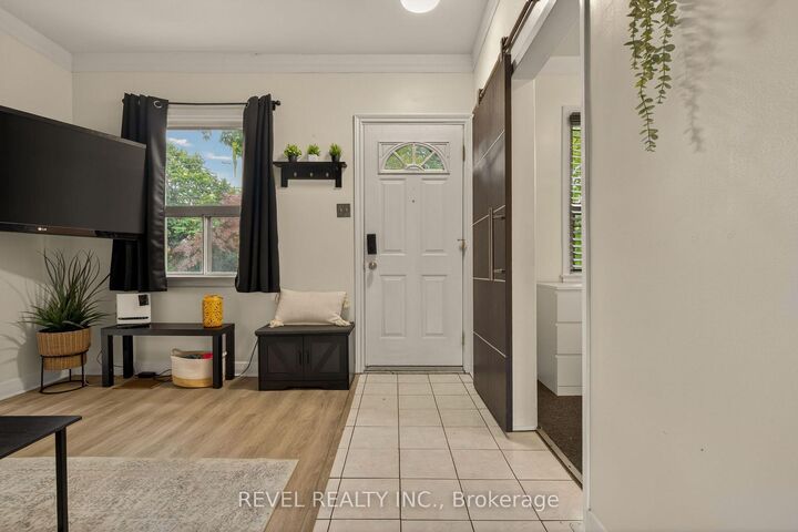 Property Photo:  153 Ferrie Street E  ON L8L 3T4 