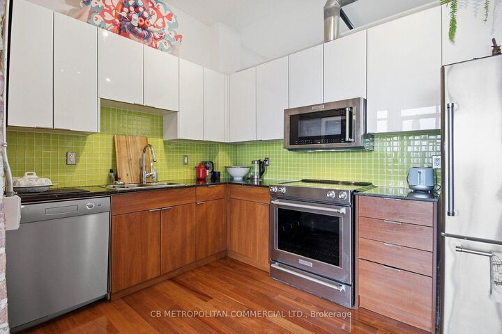 Property Photo: 363 Sorauren Avenue 405 ON M6R 3C2
