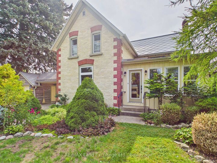 Property Photo:  457 Penetangore Row S  ON N2Z 2J7 