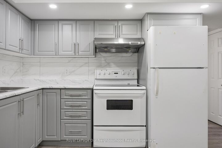 Property Photo:  206 Sunny Meadow Boulevard Bsmt  ON L6R 2Y7 