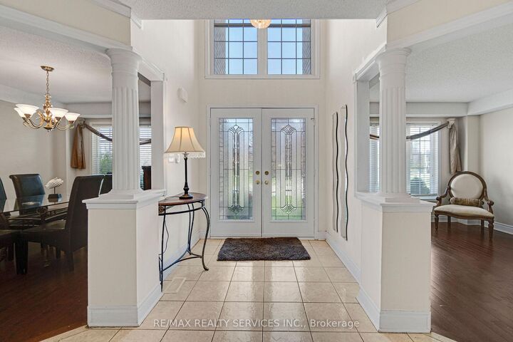 Property Photo: 7419 Black Walnut Trail ON L5N 8A4