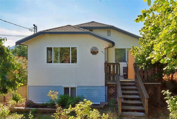 641 Stirling Ave — photo 1