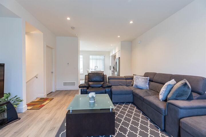 Property Photo: 11188 72 Avenue 13 BC V4E 0A5