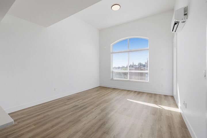 Property Photo:  2180 Kelly Avenue 1613  BC V3C 0S6 
