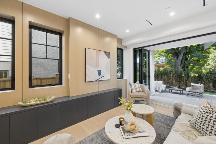 Property Photo: 588 E 10th Avenue BC V5T 2A4