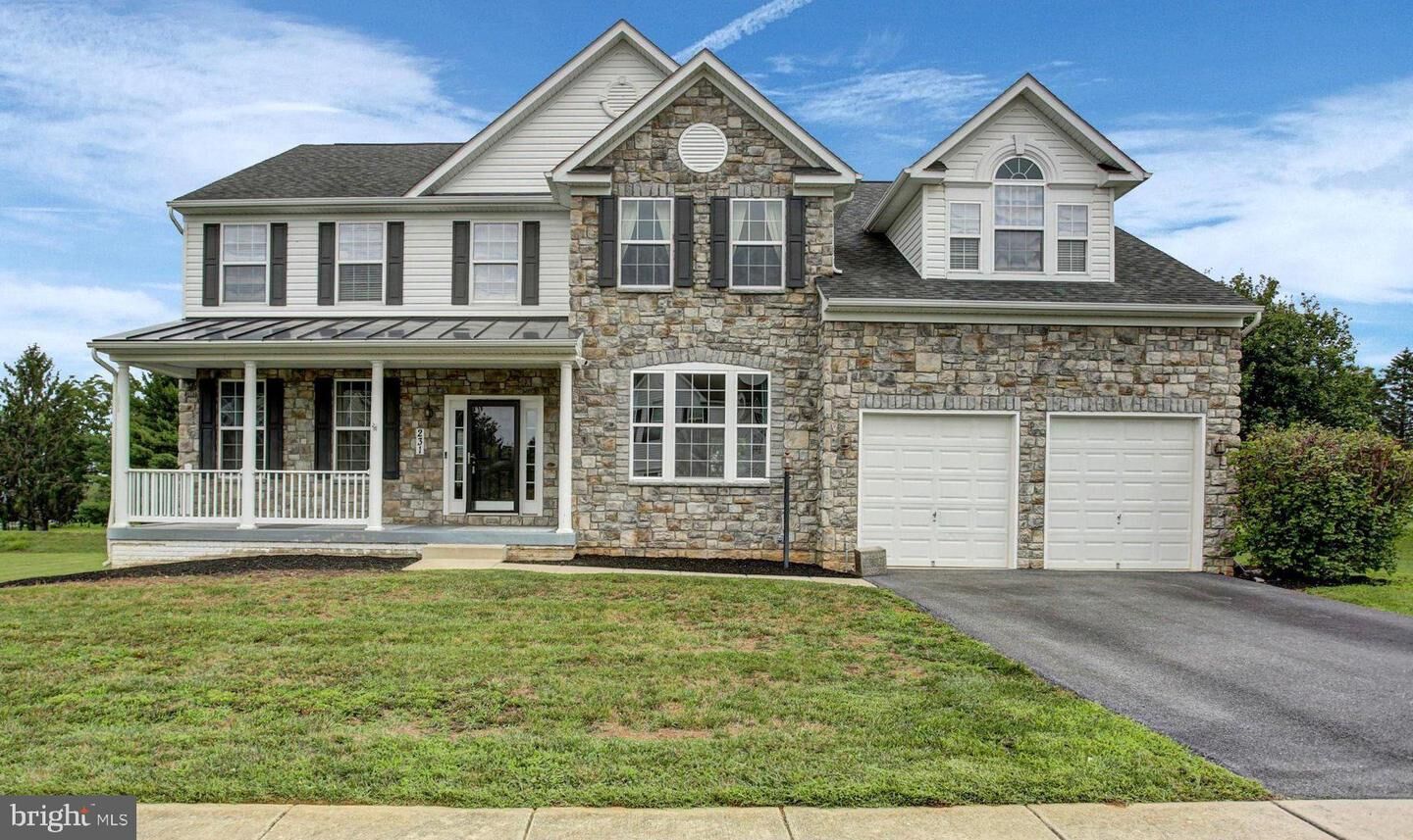 Property Photo: 231 Scarlet Circle PA 17225