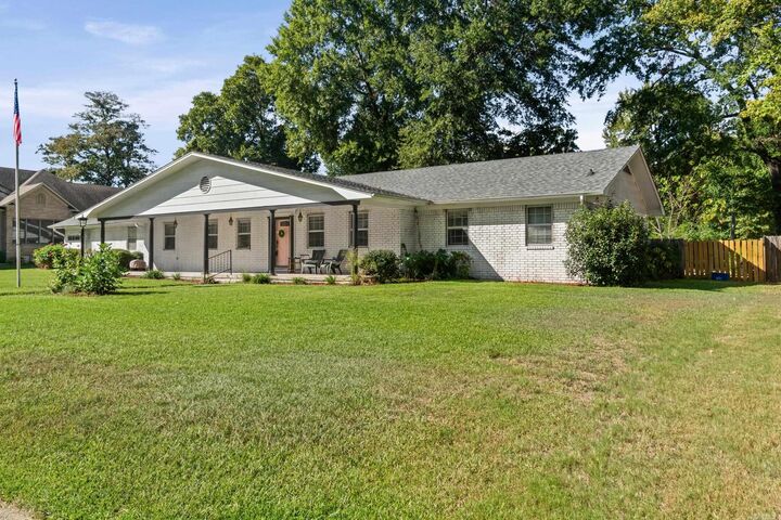 Property Photo:  11 Deerwood Dr  AR 72034 