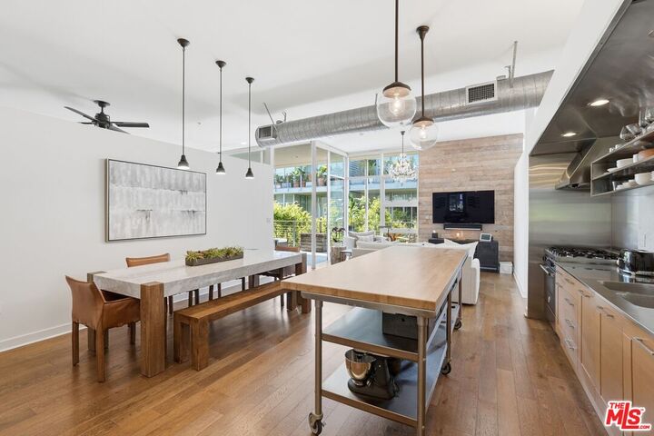 Property Photo: 4080 Glencoe Ave, Unit 317 CA 90292