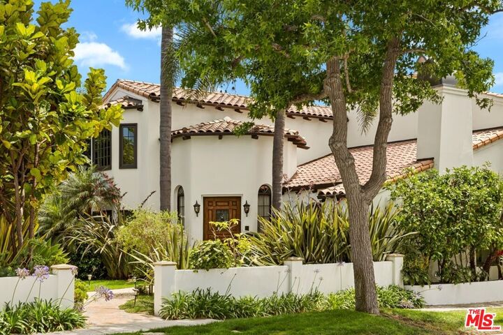 Property Photo: 402 11th St CA 90402