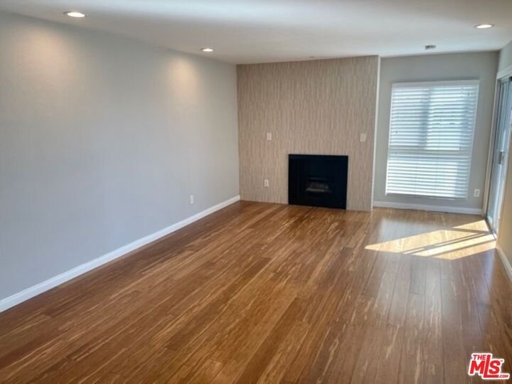 Property Photo: 7556 Hampton Ave, Unit 304 CA 90046