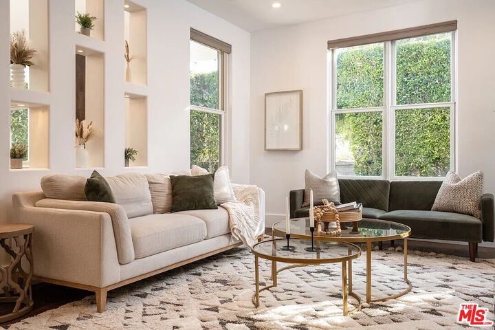 Property Photo:  3496 Redwood Ave  CA 90066 