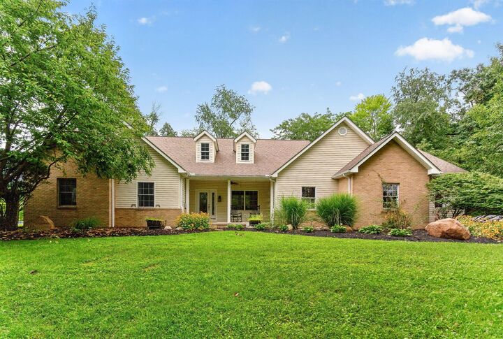 Property Photo: 5440 Pleasant Valley SW Road OH 43130