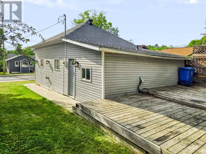 Property Photo:  817 Fourth Ave S  ON P9N 1Z9 