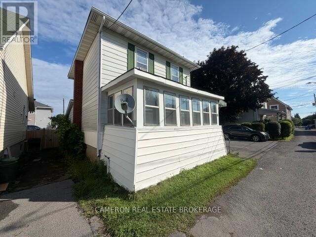 Property Photo:  10 Pine Lane  ON K6J 1B2 