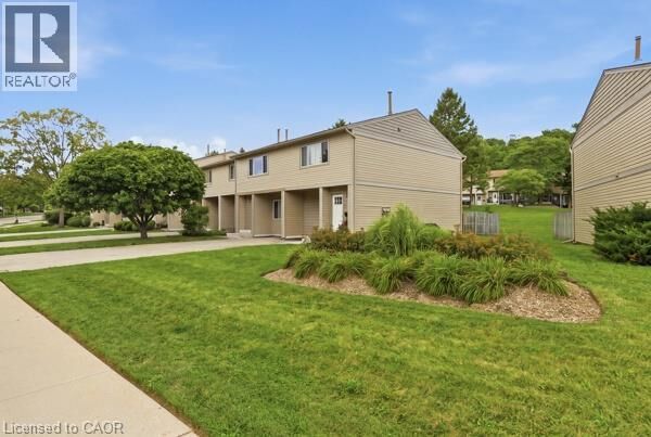 Property Photo: 15 Green Valley Drive 41 ON N2P 1K7