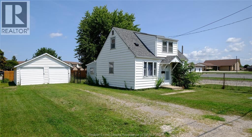 Property Photo:  31 Maidstone Avenue East  ON N8M 2J3 