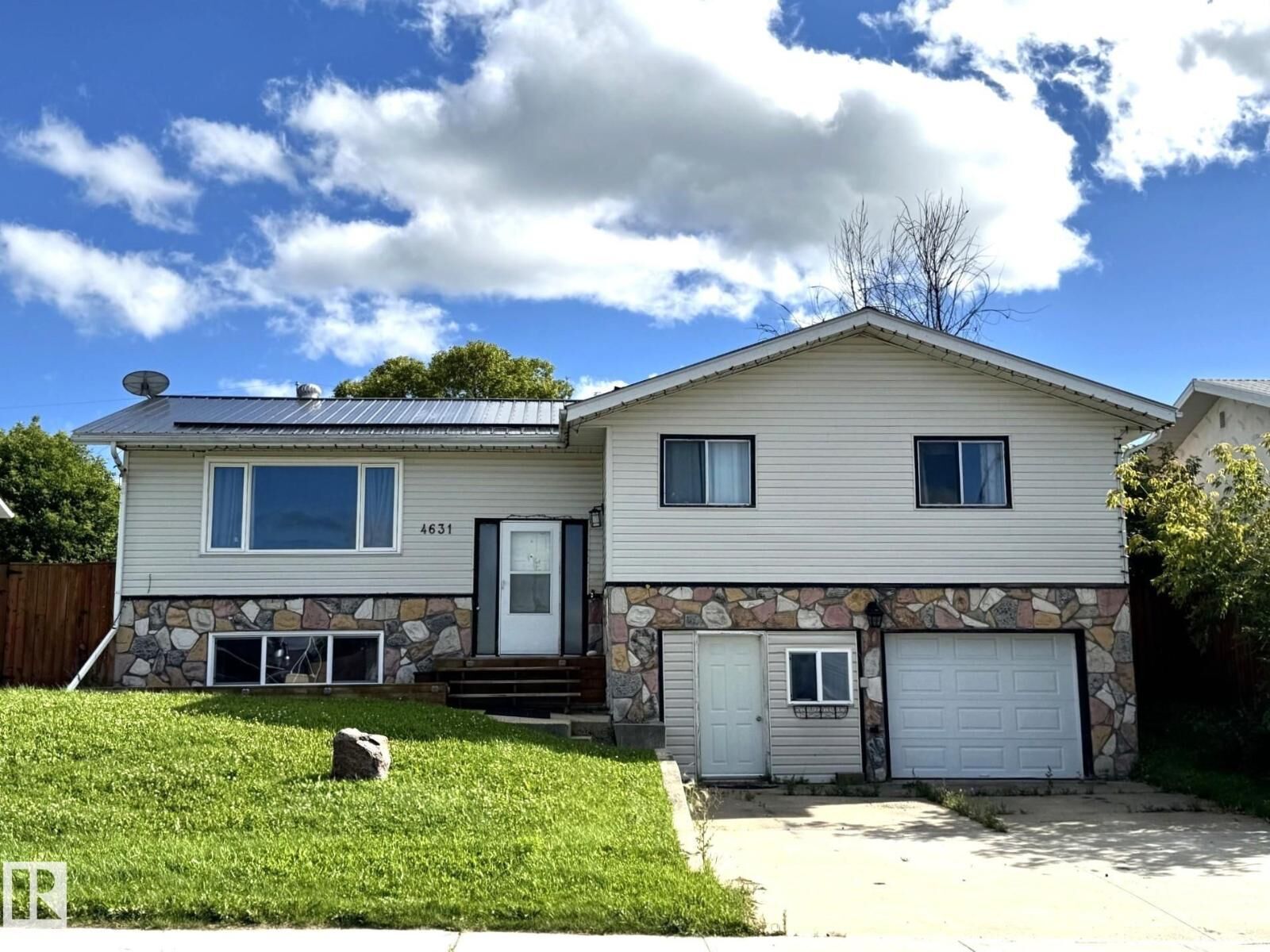 Property Photo: 4631 47 Av AB T0E 0T0