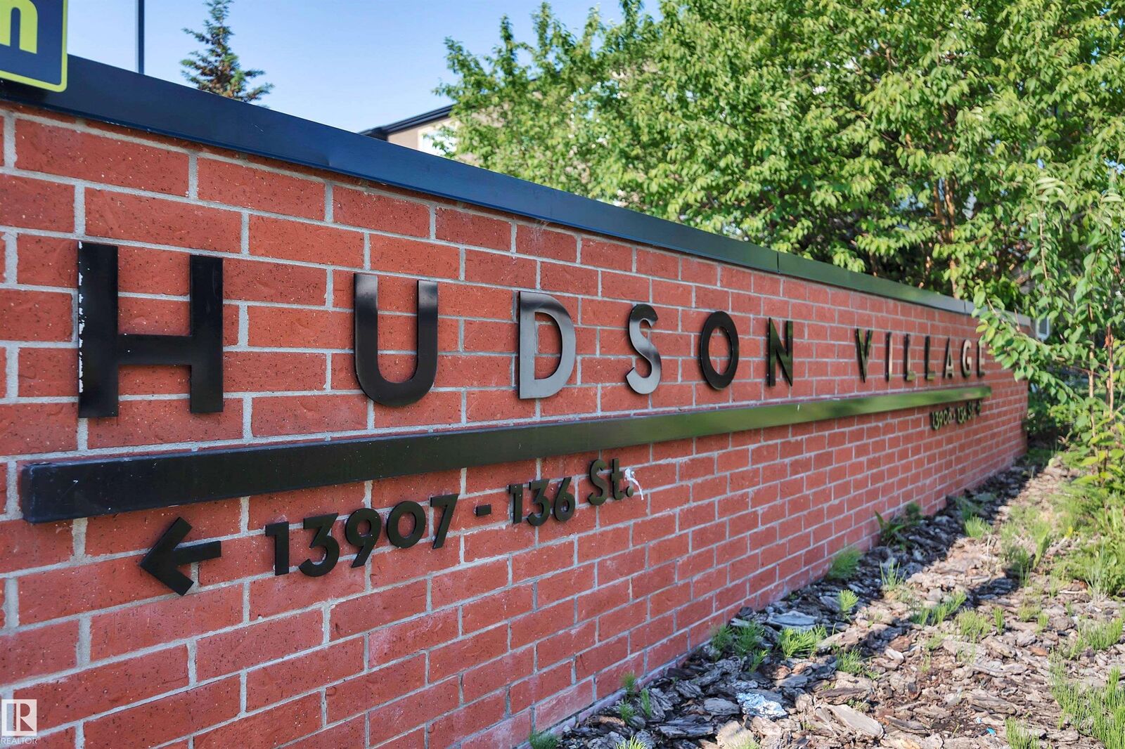 Property Photo:  13907 136 Street NW 205  AB T6V 1Y5 