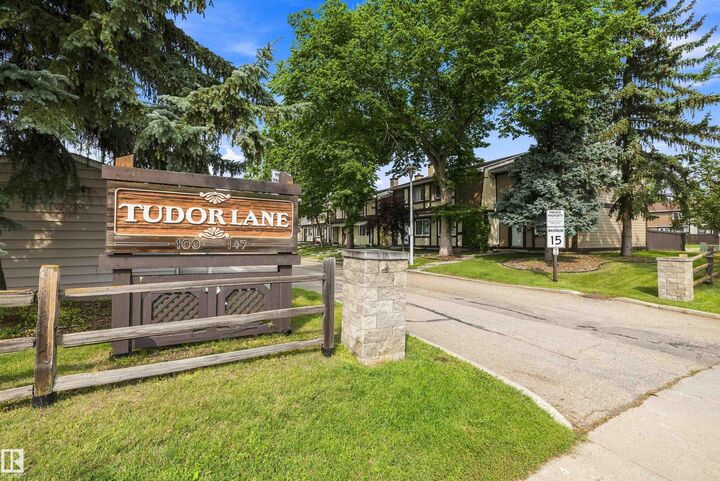 Property Photo:  112 Tudor Lane NW  AB T6J 3T5 