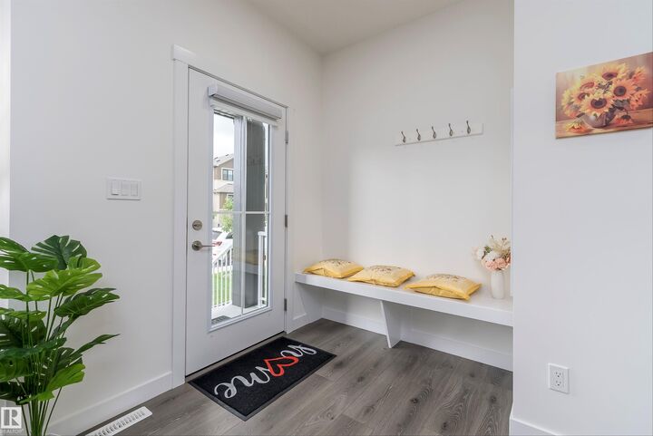 Property Photo:  9307 221 Street NW  AB T5T 6C9 