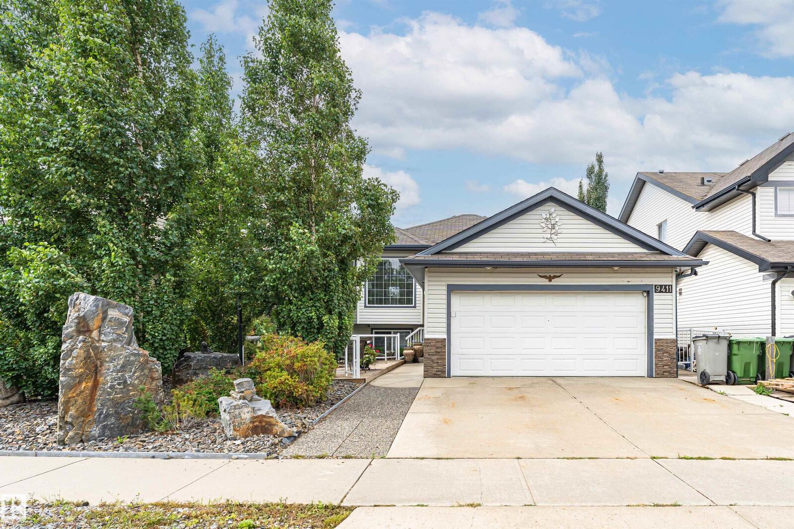 Property Photo: 9411 104 Avenue AB T8R 0B2