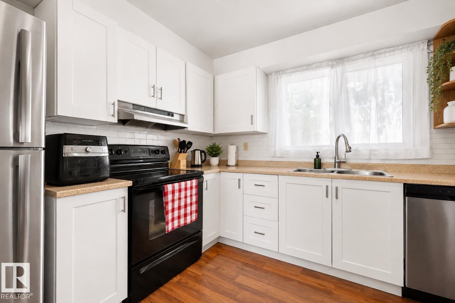 Property Photo:  1415 62 Street NW 44  AB T6L 4K1 