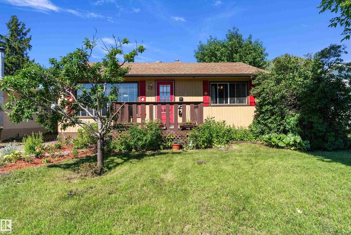 Property Photo:  8936 154 Street NW  AB T5R 1S8 