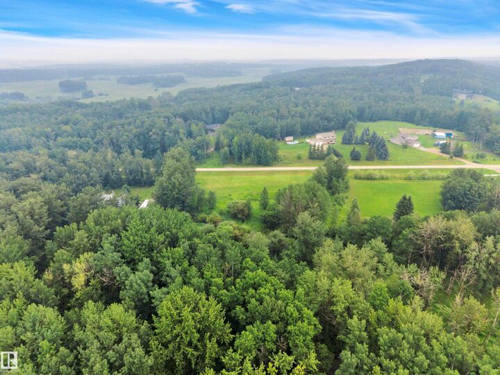 Property Photo:  54120 Rge Road 12 40  AB T7Y 0A5 