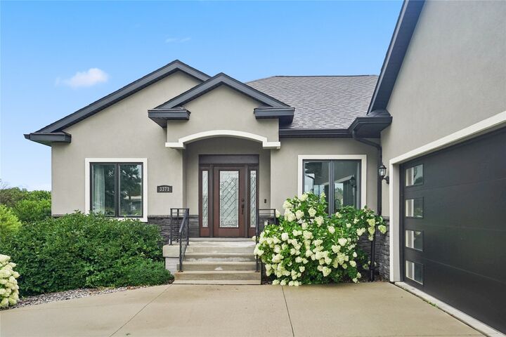 Property Photo: 3371 McKinley Avenue IA 50321