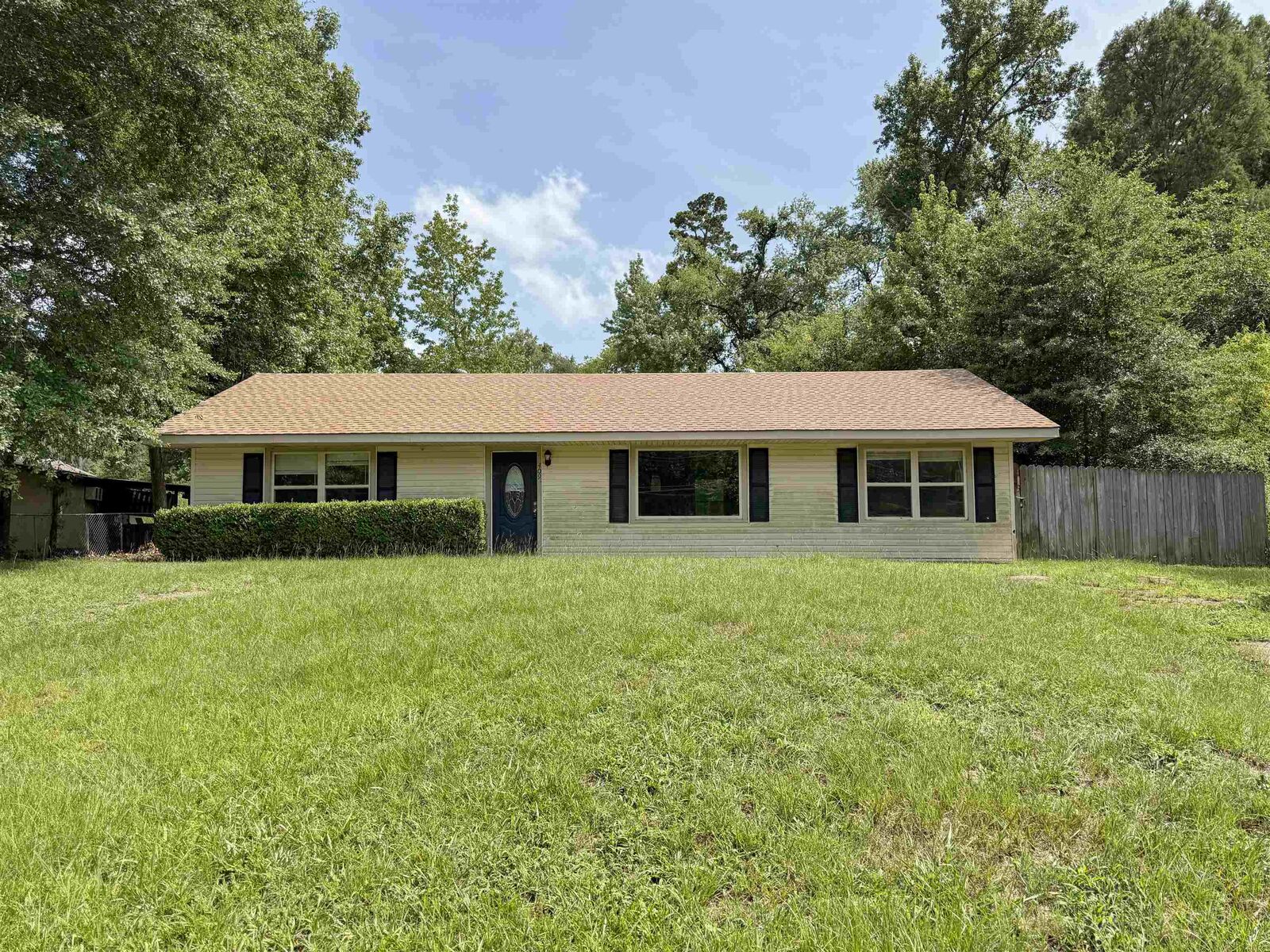 Property Photo: 409 W Henderson St. TX 75684
