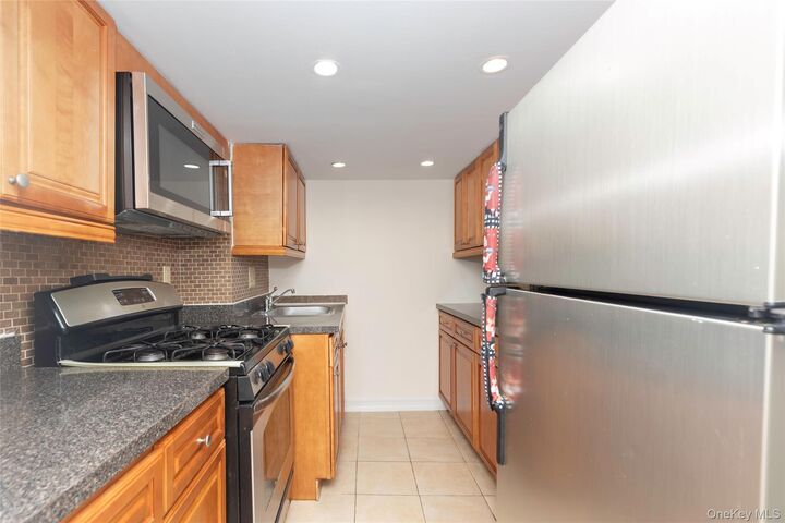 Property Photo: 2035 Central Park Avenue Aa4 NY 10710