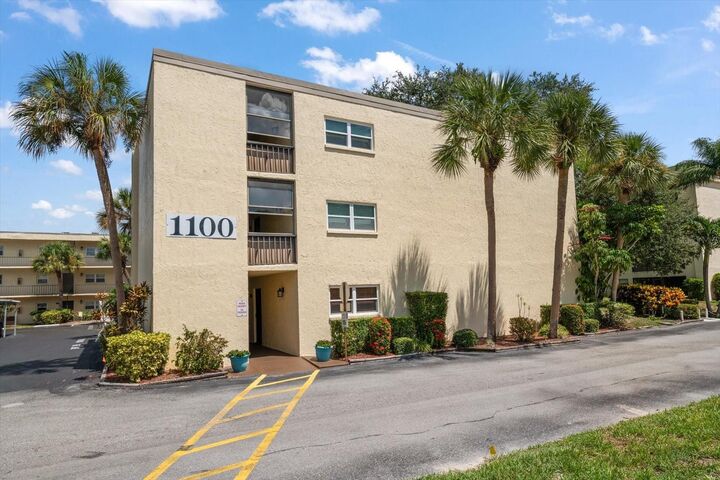 Property Photo:  11485 Oakhurst Road 1100-304  FL 33774 