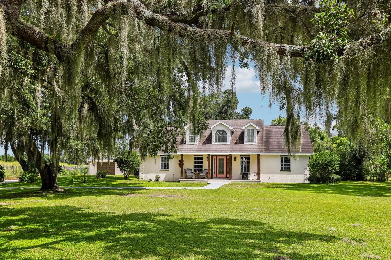 Property Photo: 408 Holloway Road FL 33567