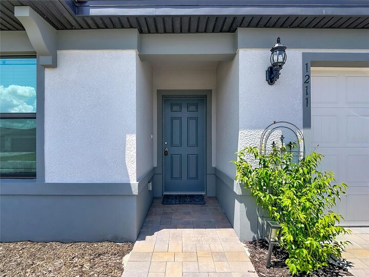Property Photo:  1211 Caloosa Cove Drive  FL 33935 