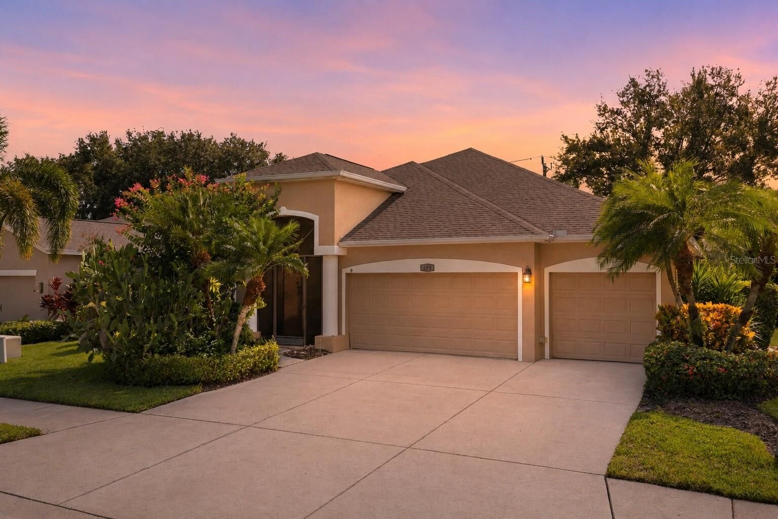 Property Photo:  295 Londonderry Drive  FL 34240 