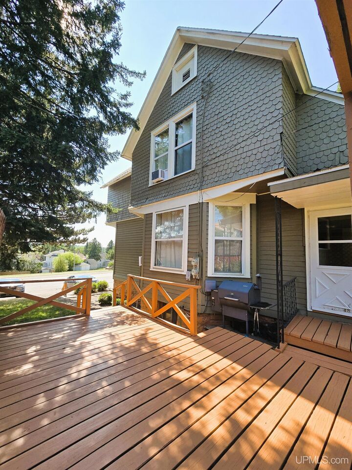 Property Photo:  1027 S Lincoln Drive  MI 49930 