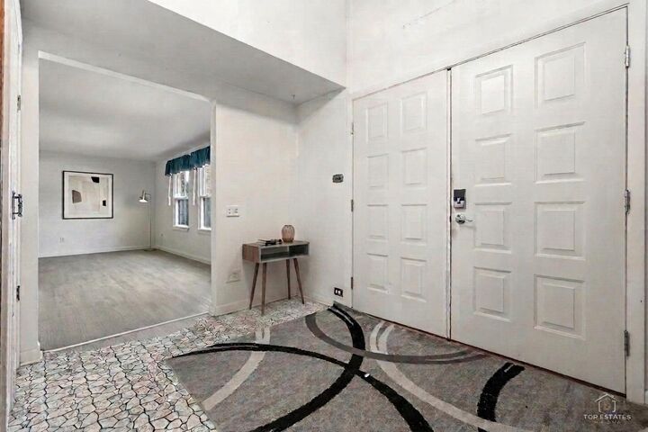 Property Photo: 1323 E Rosita Drive IL 60074