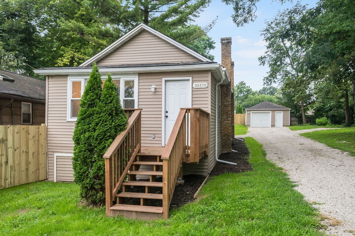Property Photo: 38178 N 1st Avenue IL 60081