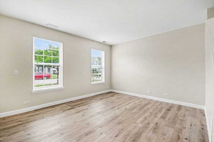 Property Photo: 2531 Congress Avenue 2531 IL 60503
