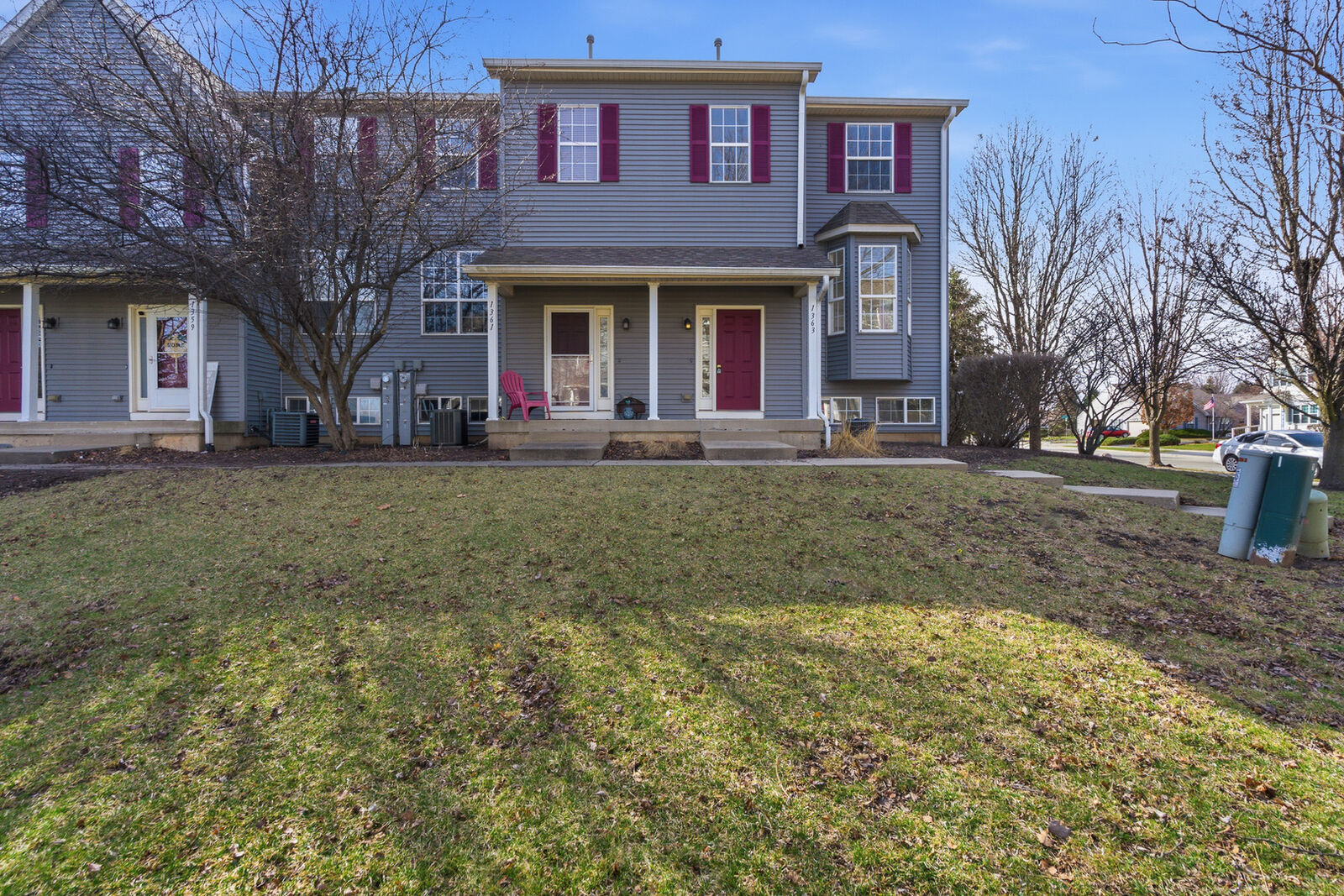 Property Photo:  1363 Chestnut Lane  IL 60560 