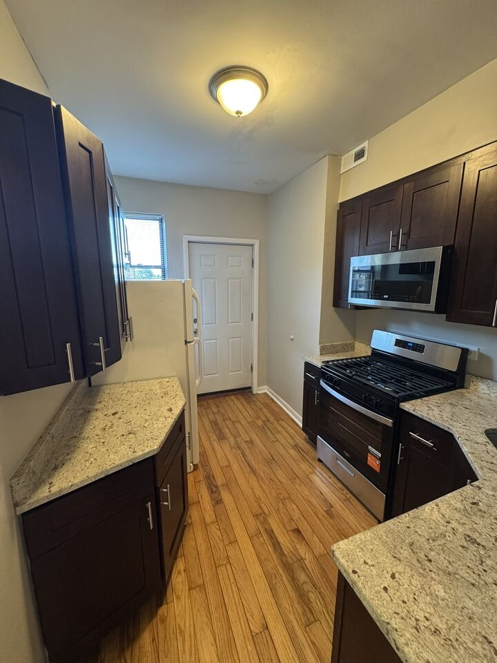 Property Photo:  1538 W Monroe Street 3  IL 60607 