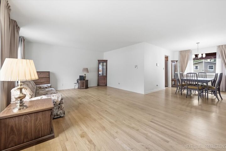 Property Photo:  627 Maple Avenue  IL 60532 
