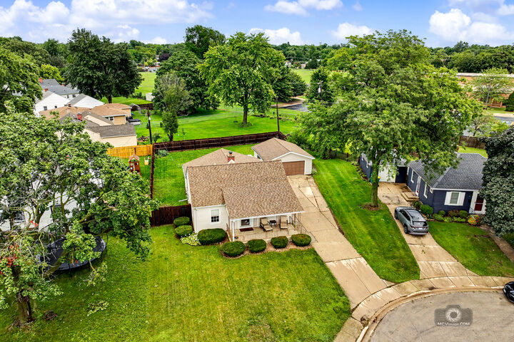 Property Photo:  1530 Marquette Court  IL 60435 