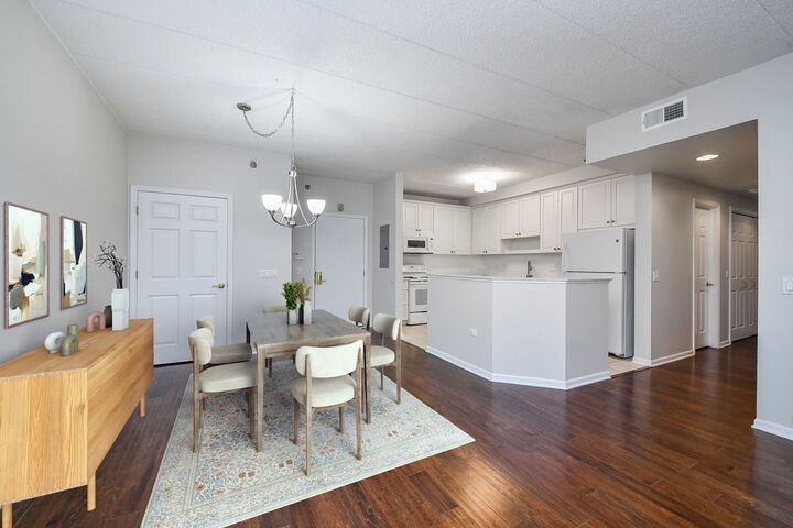 Property Photo: 111 N Wheaton Avenue 103 IL 60187