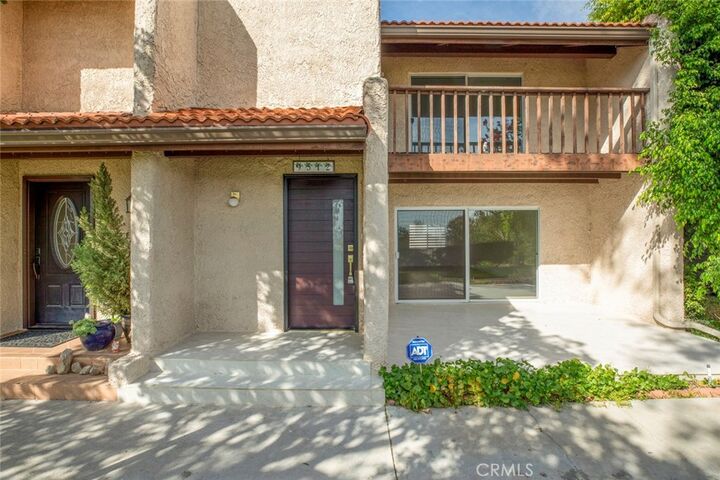 Property Photo:  9512 Via Venezia  CA 91504 